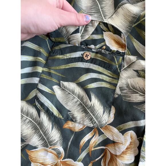Tommy Bahama Button Shirt Medium Hawaiian Floral Green Short Sleeve Pocket Beach - Picture 11 of 11